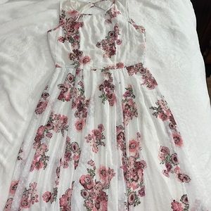 GABBY SKYE long flowery dress. Size 8.